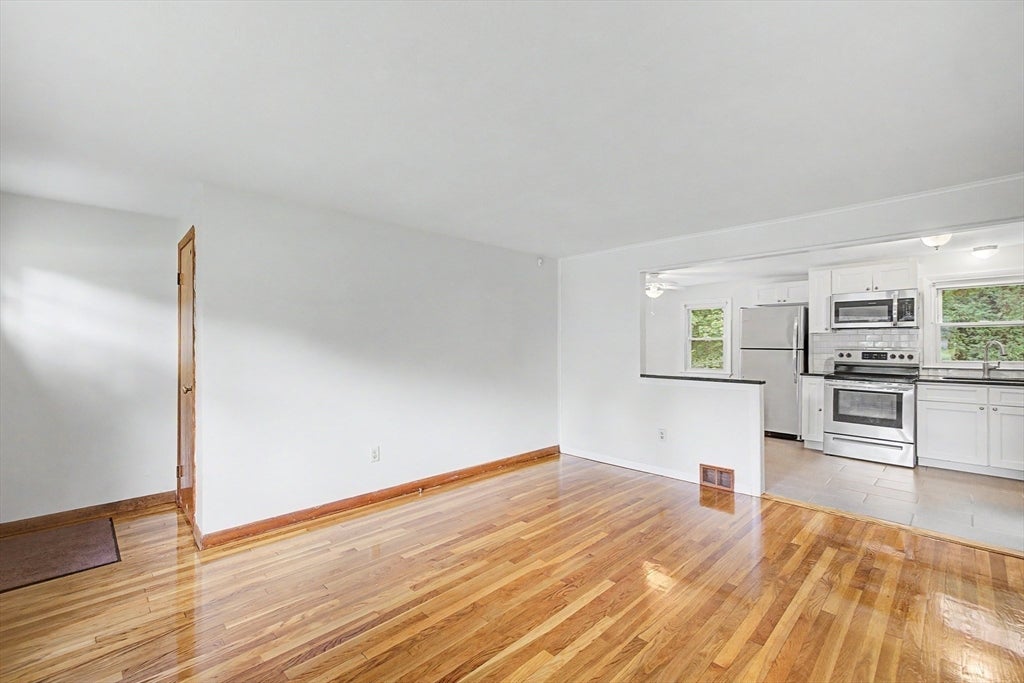 9 Moss Rd, Springfield, MA, 9 Moss Rd, Springfield, MA Photo #14