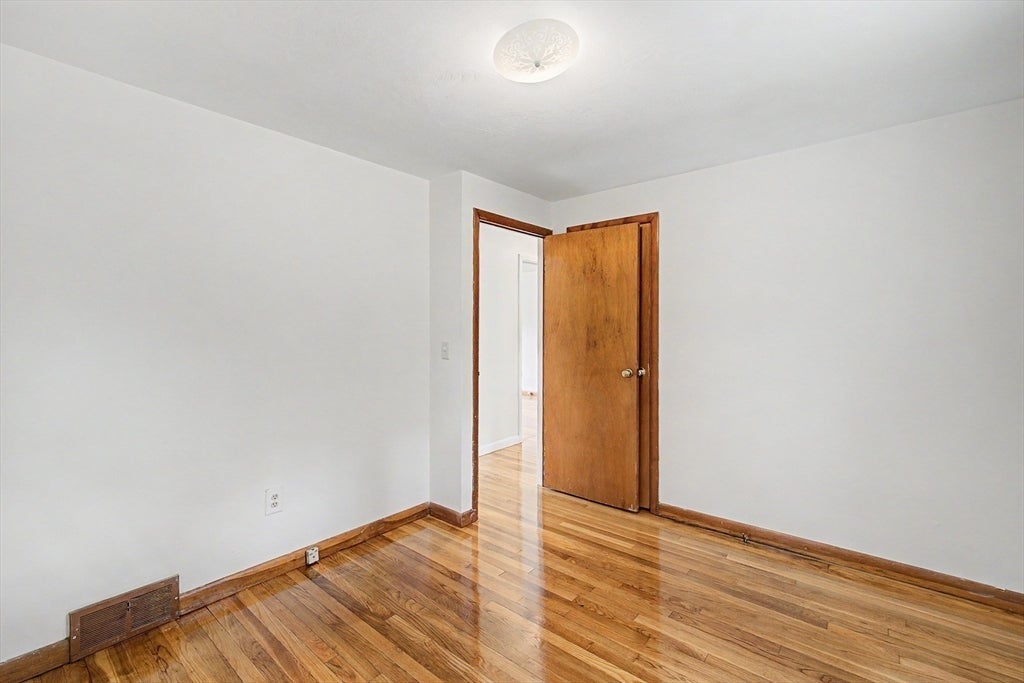 9 Moss Rd, Springfield, MA, 9 Moss Rd, Springfield, MA Photo #21