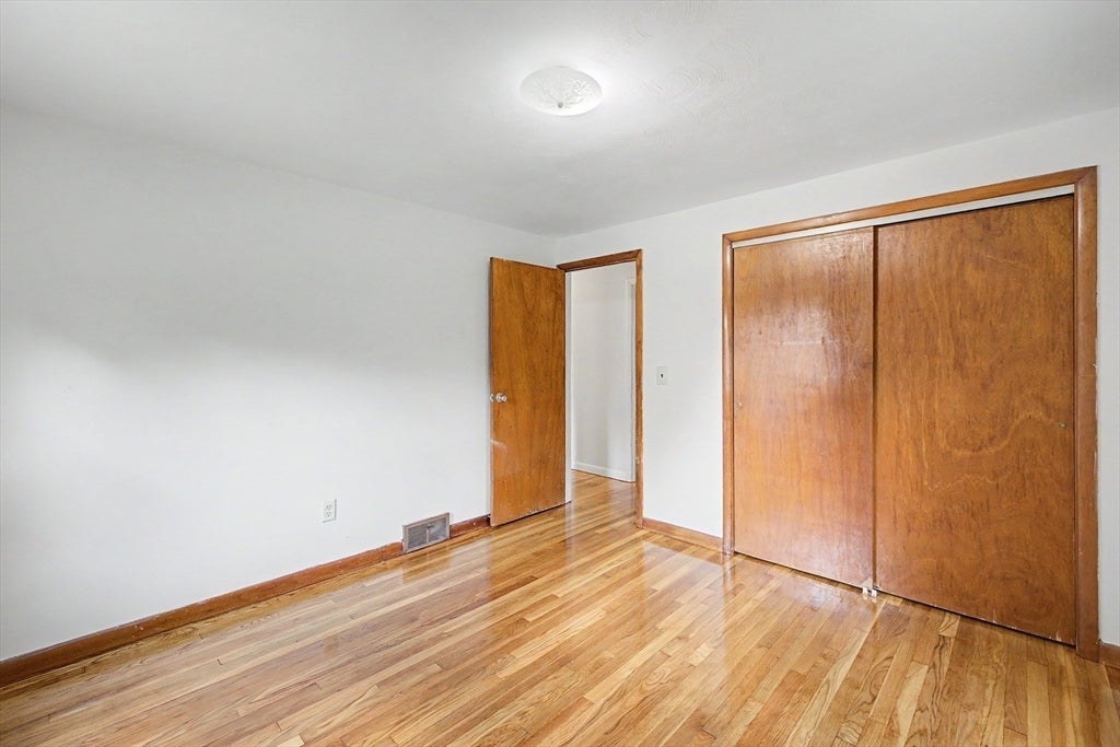 9 Moss Rd, Springfield, MA, 9 Moss Rd, Springfield, MA Photo #8