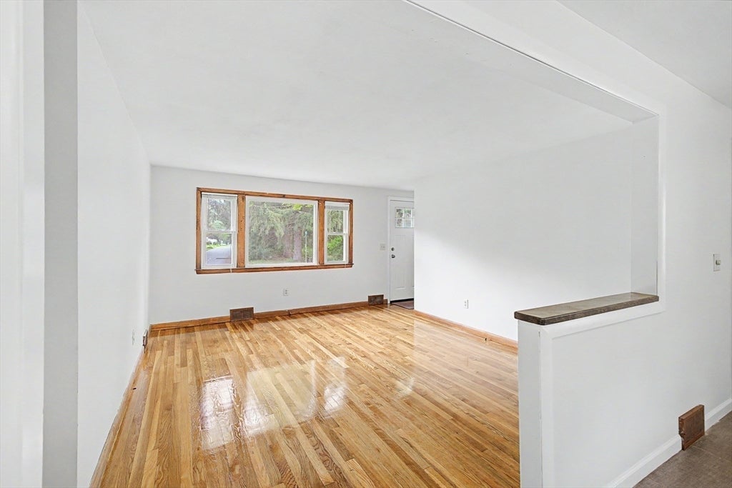 9 Moss Rd, Springfield, MA, 9 Moss Rd, Springfield, MA Photo #16