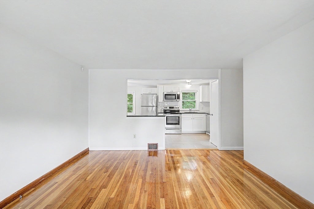 9 Moss Rd, Springfield, MA, 9 Moss Rd, Springfield, MA Photo #15
