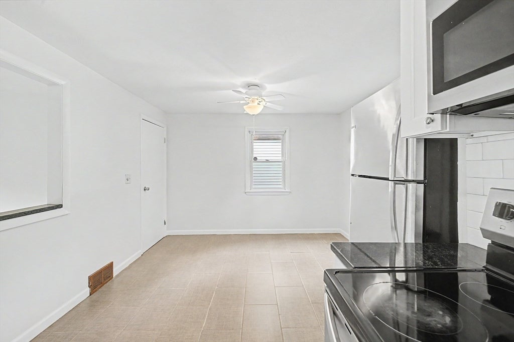 9 Moss Rd