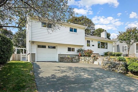 24 Maple St Marblehead MA 01945