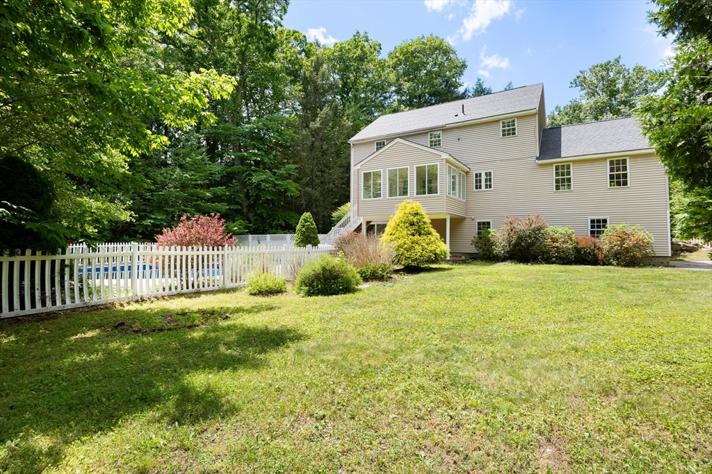 140 Paradise Ln