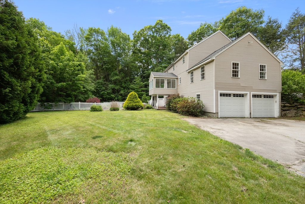 140 Paradise Ln
