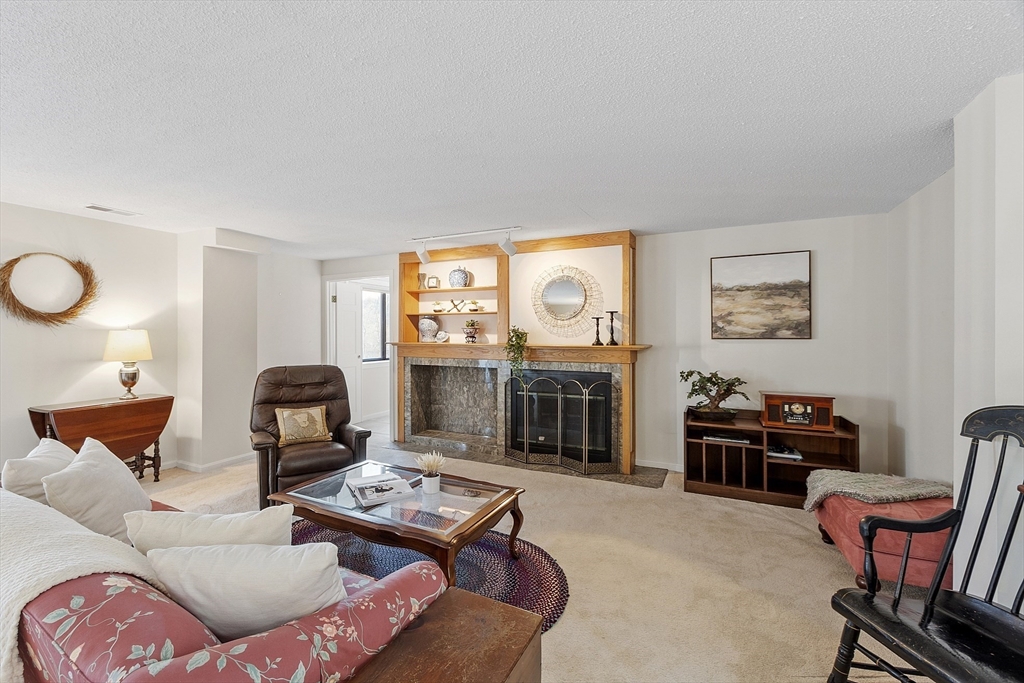 295 W. Wyoming Avenue 10C