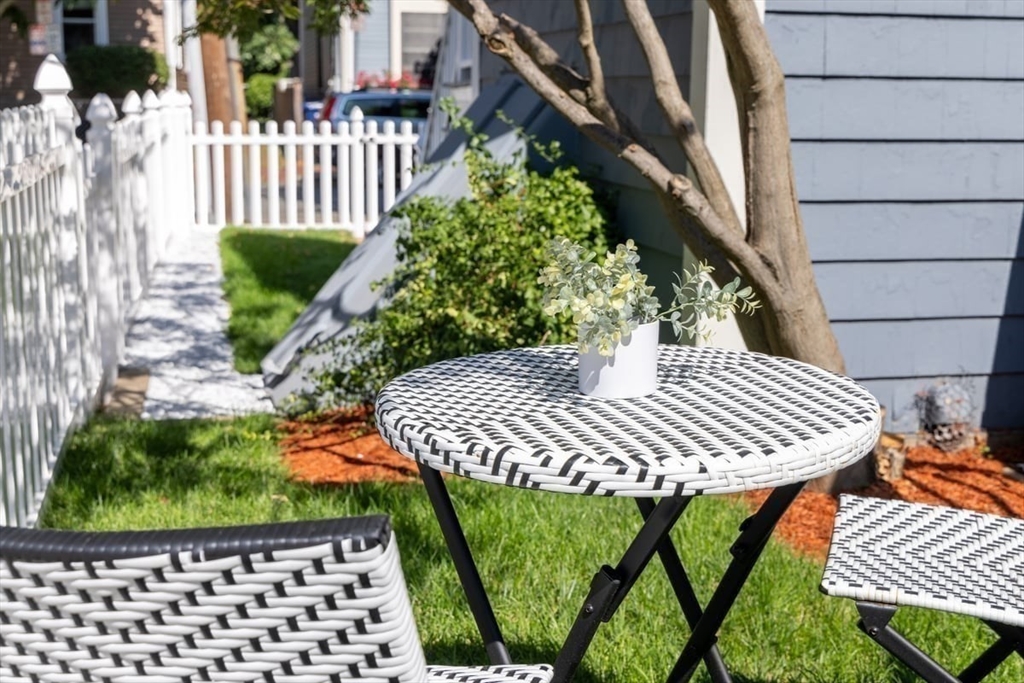 Cambridge, Massachusetts 02139, United States, 3 Bedrooms Bedrooms, ,3 BathroomsBathrooms,Residential,Active,213737