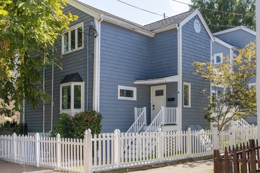 Cambridge, Massachusetts 02139, United States, 3 Bedrooms Bedrooms, ,3 BathroomsBathrooms,Residential,Active,213737