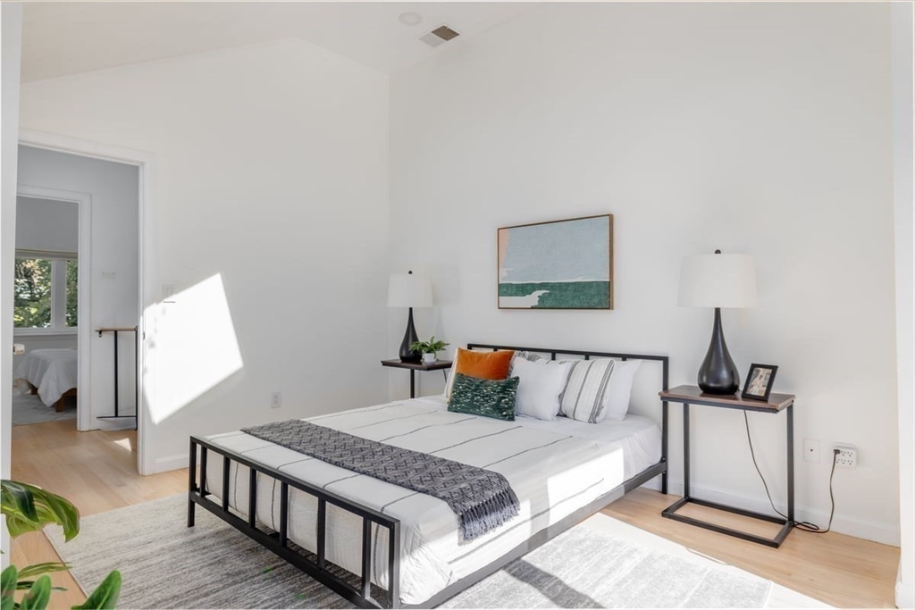 Cambridge, Massachusetts 02139, United States, 3 Bedrooms Bedrooms, ,3 BathroomsBathrooms,Residential,Active,213737