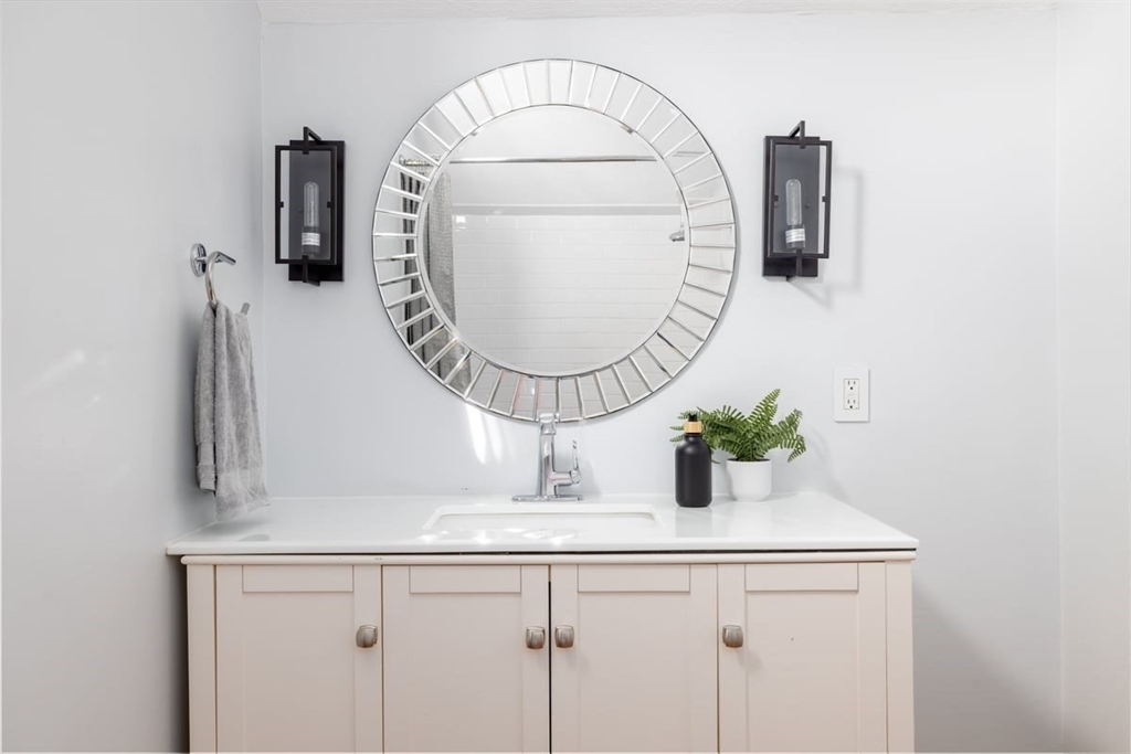 Cambridge, Massachusetts 02139, United States, 3 Bedrooms Bedrooms, ,3 BathroomsBathrooms,Residential,Active,213737