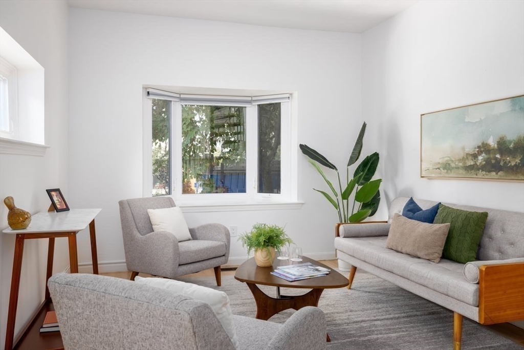 Cambridge, Massachusetts 02139, United States, 3 Bedrooms Bedrooms, ,3 BathroomsBathrooms,Residential,Active,213737