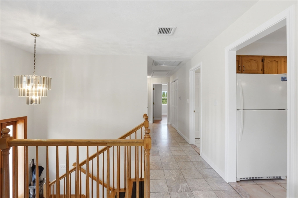 6 Gavin Cir, Stoneham, MA Photo #18
