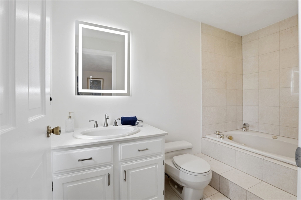 6 Gavin Cir, Stoneham, MA Photo #17