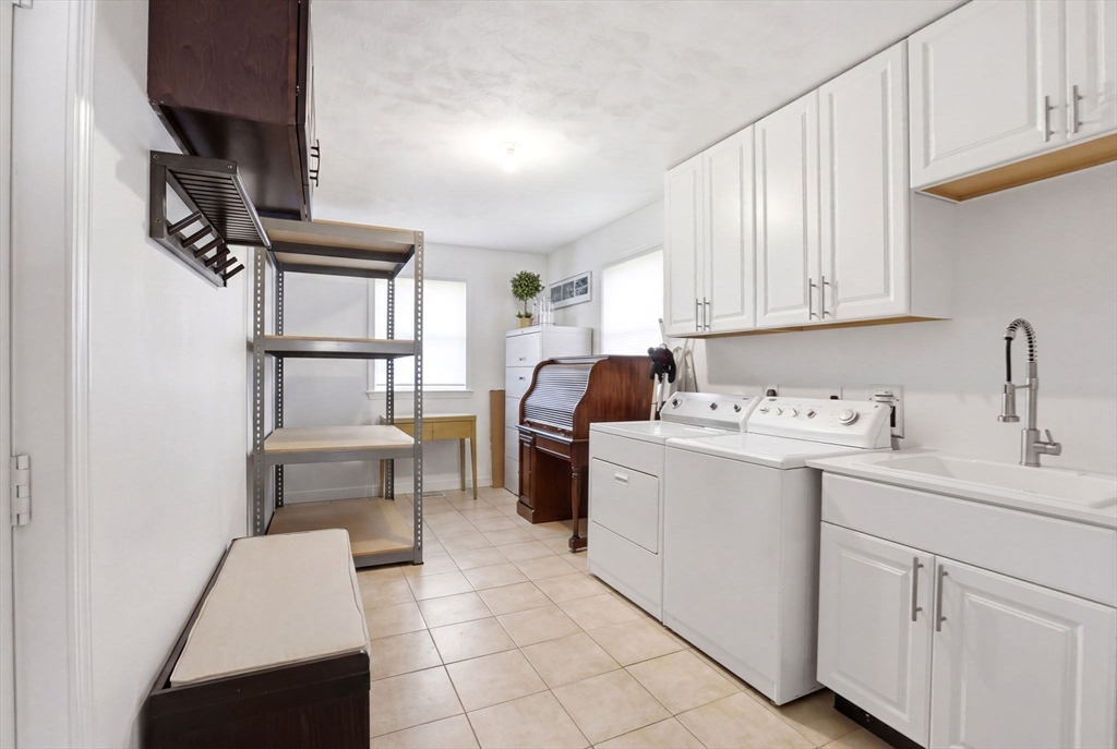 6 Gavin Cir, Stoneham, MA Photo #33