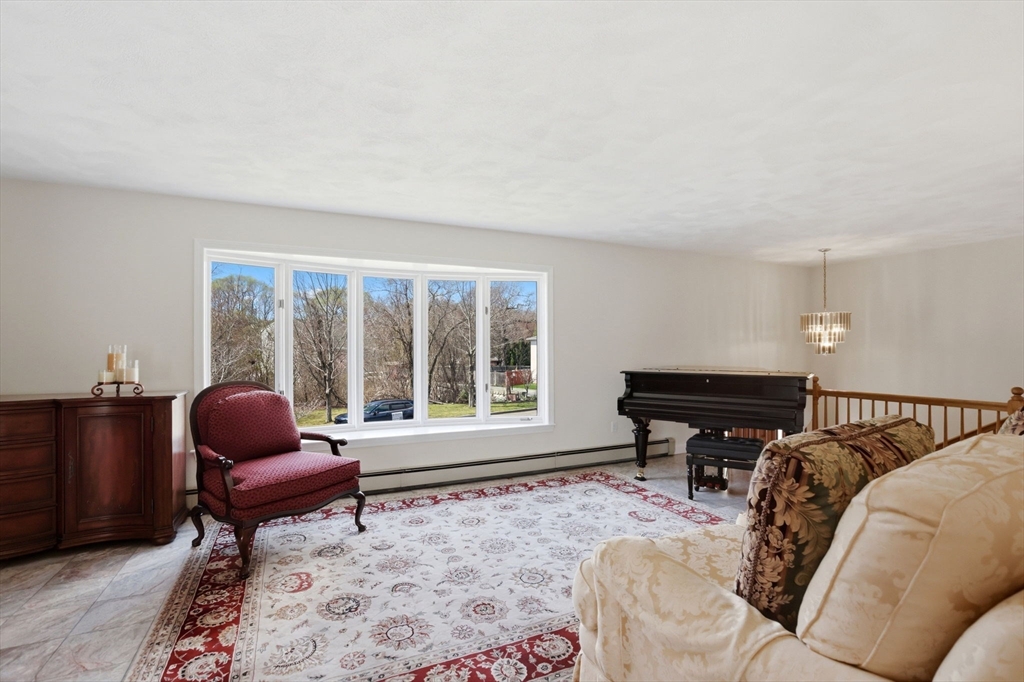 6 Gavin Cir, Stoneham, MA Photo #12