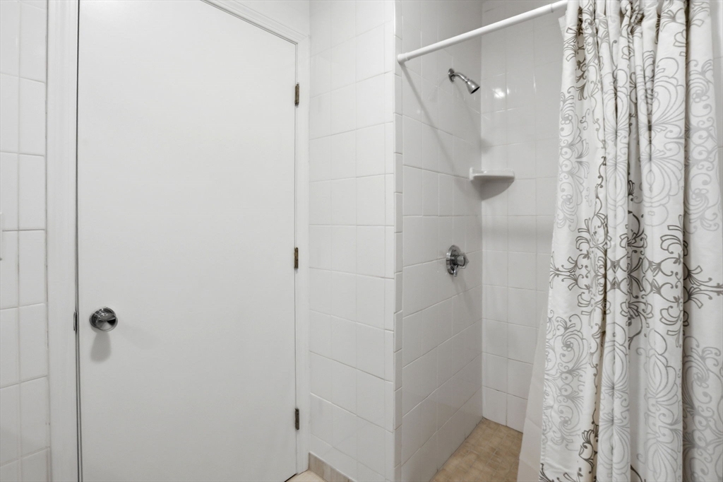6 Gavin Cir, Stoneham, MA Photo #24