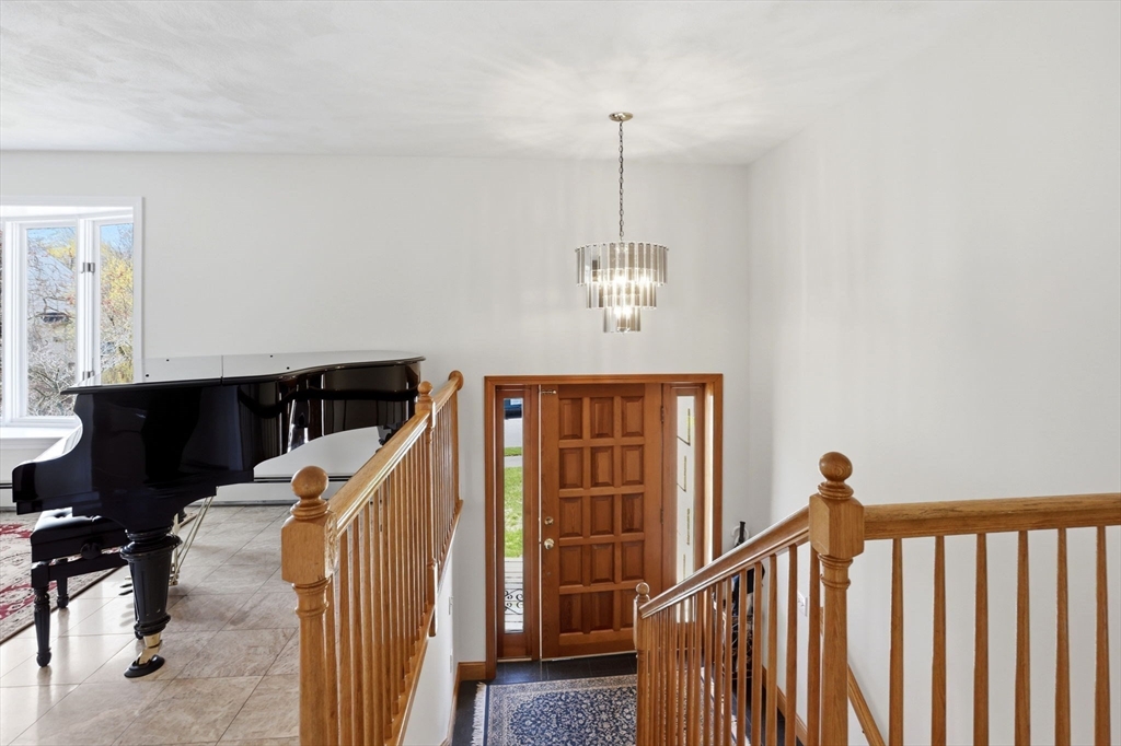6 Gavin Cir, Stoneham, MA Photo #6