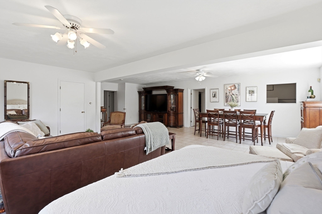 6 Gavin Cir, Stoneham, MA Photo #25