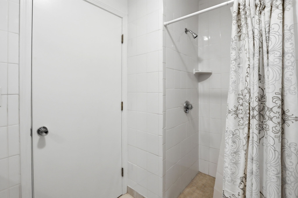 6 Gavin Cir, Stoneham, MA Photo #30