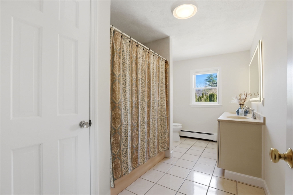 6 Gavin Cir, Stoneham, MA Photo #23