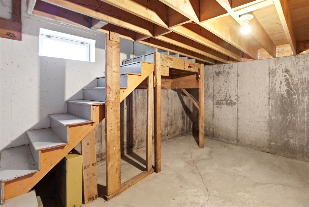 6 Gavin Cir, Stoneham, MA Photo #35