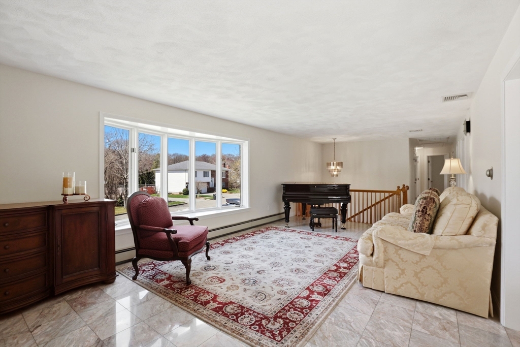 6 Gavin Cir, Stoneham, MA Photo #10