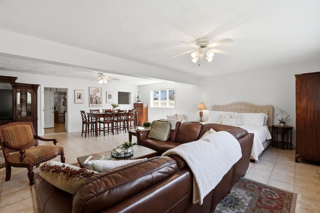 6 Gavin Cir, Stoneham, MA Photo #28