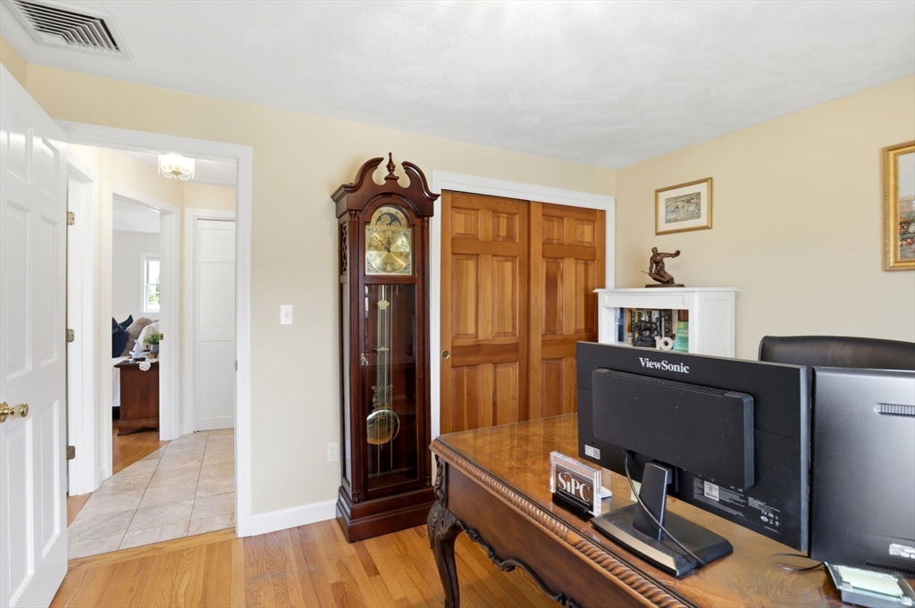 6 Gavin Cir, Stoneham, MA Photo #20
