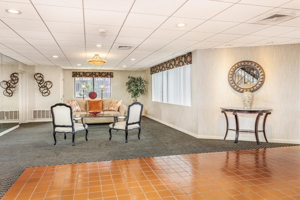 295 Lynn Shore Drive 307