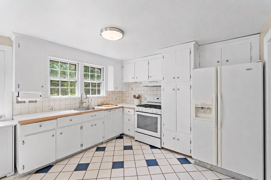 68 Gregory Rd, Holliston, MA, 68 Gregory Rd, Holliston, MA Photo #8
