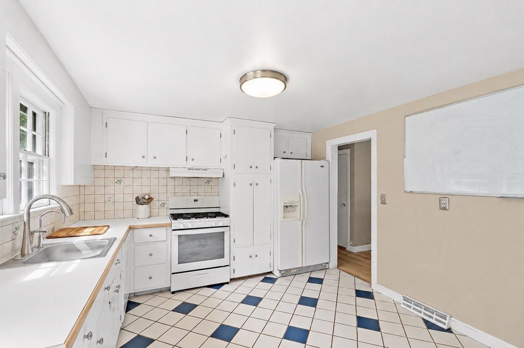 68 Gregory Rd, Holliston, MA, 68 Gregory Rd, Holliston, MA Photo #7