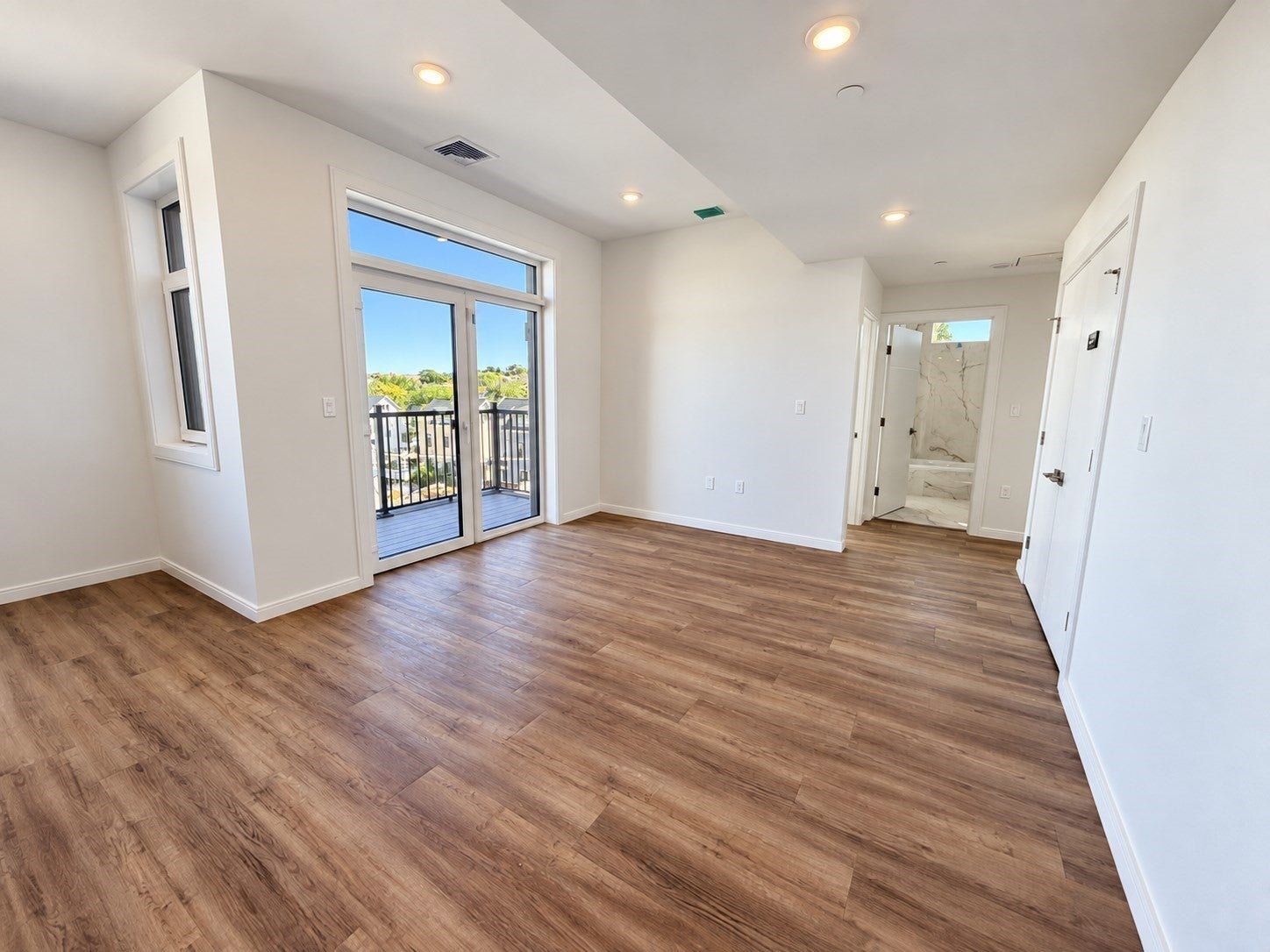 13 Warwick St 401