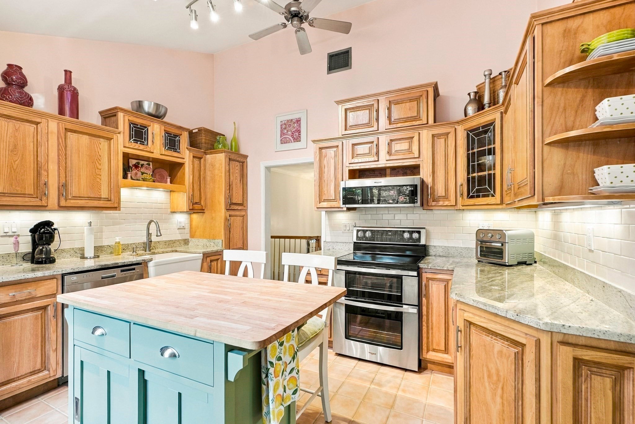 5 Surrey Ln