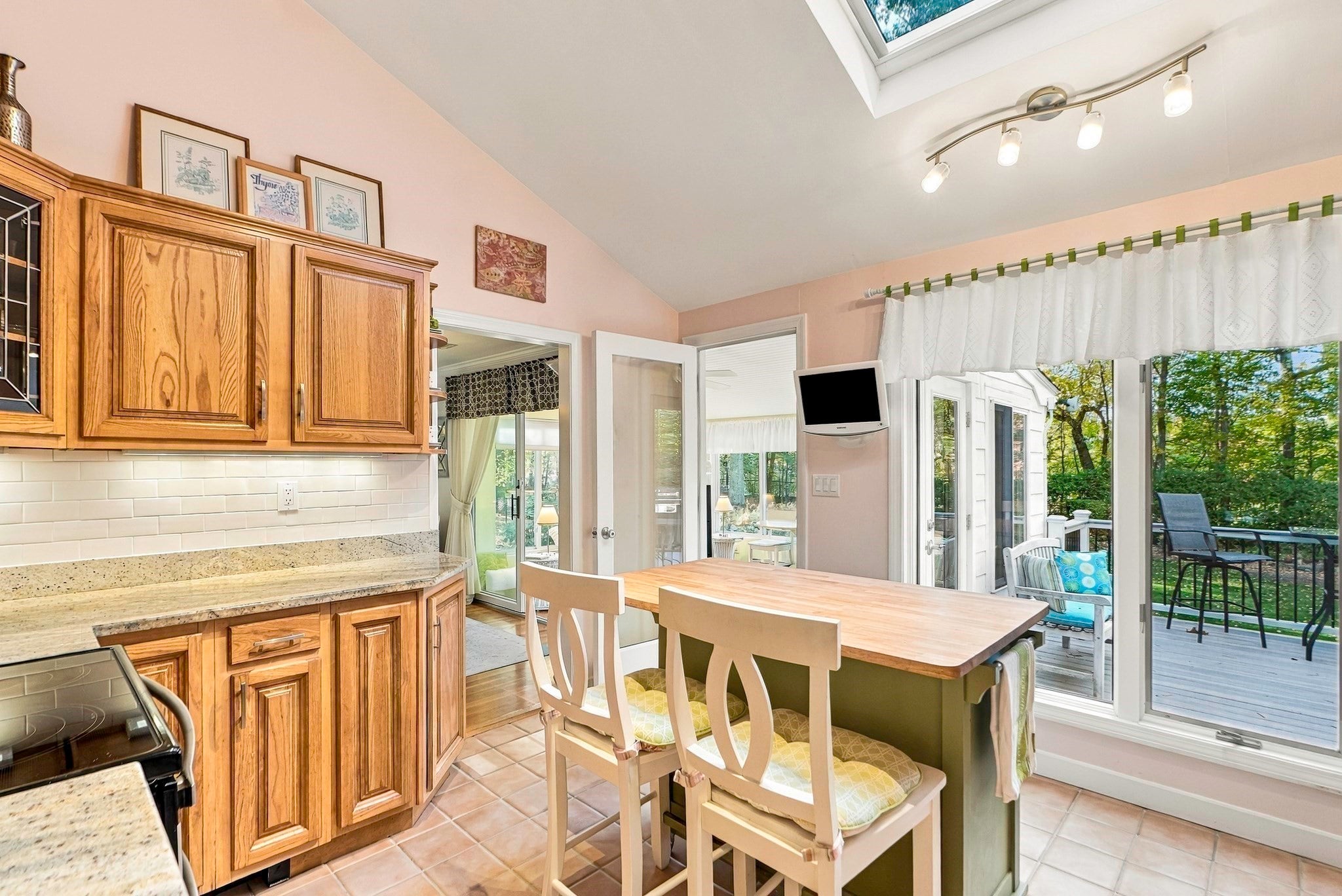 5 Surrey Ln