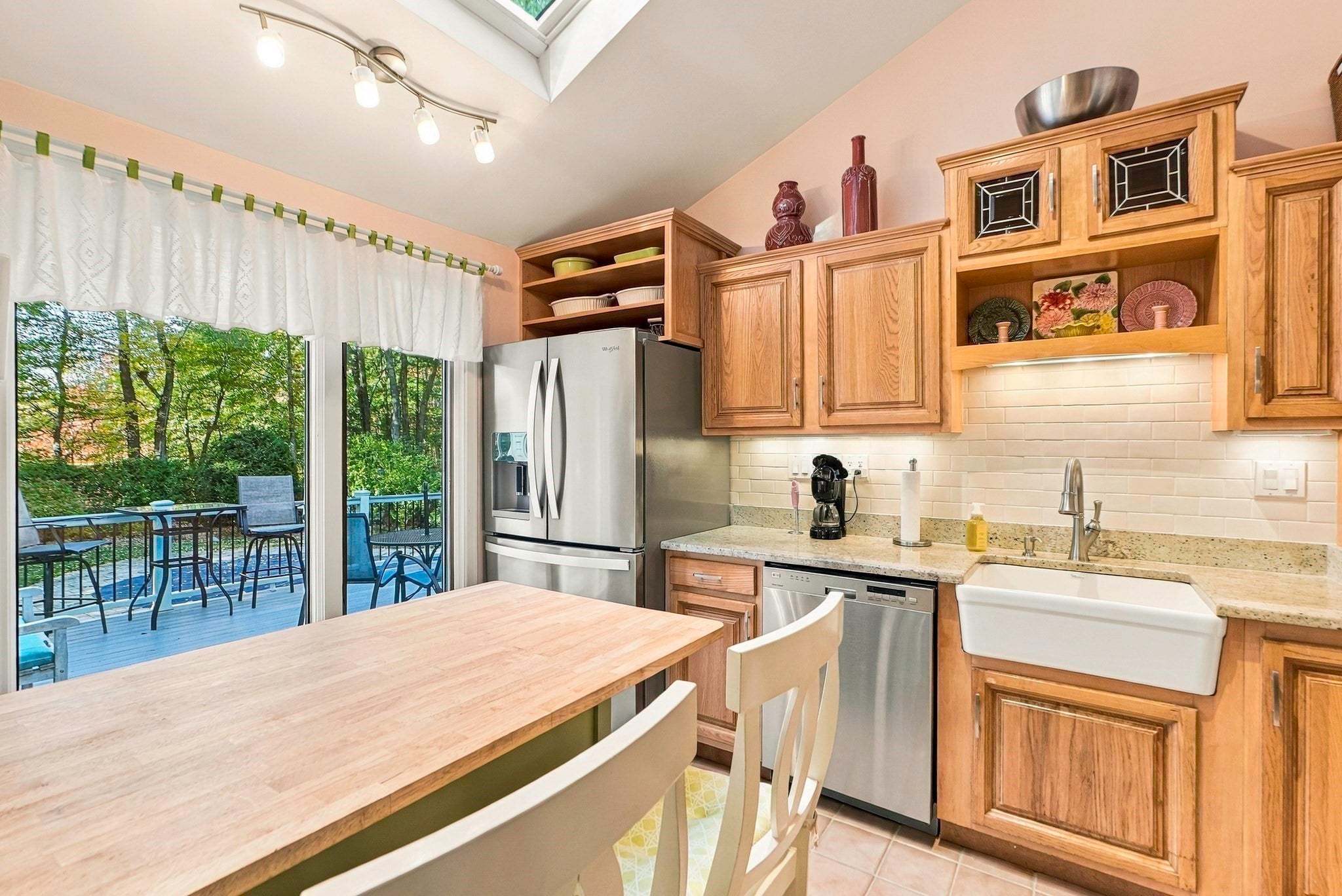 5 Surrey Ln