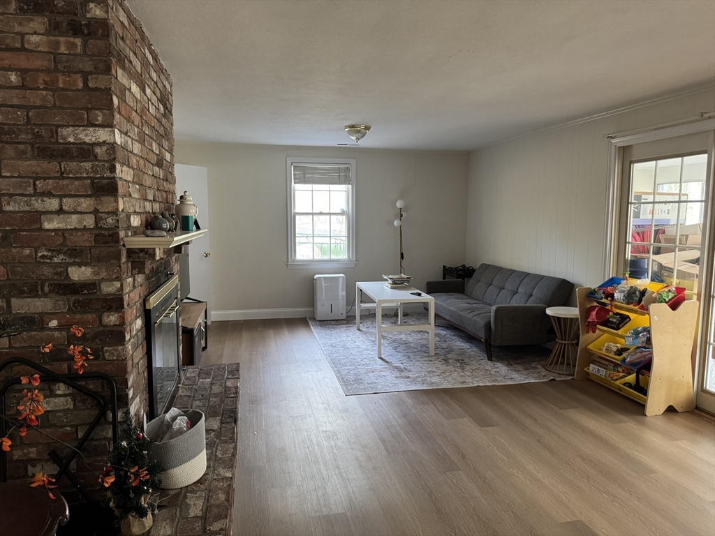 10 Greenwood Ln 1