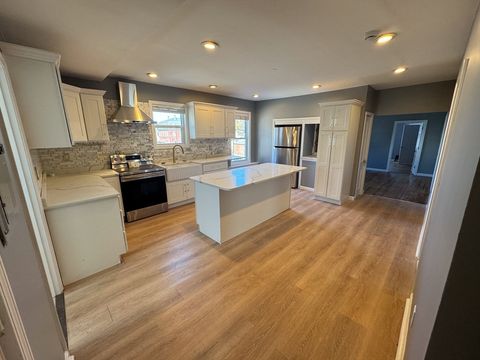 Photo of 4 Greenwood St #2, Worcester, MA 01607 (MLS # 73463959)