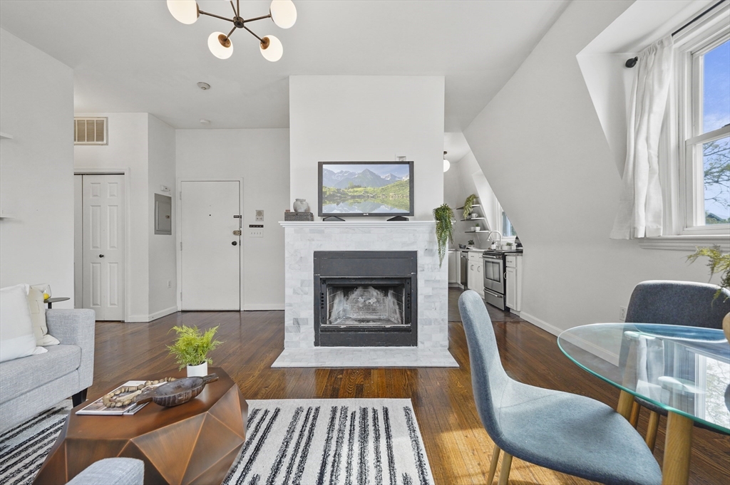 8 Mount Vernon St 4