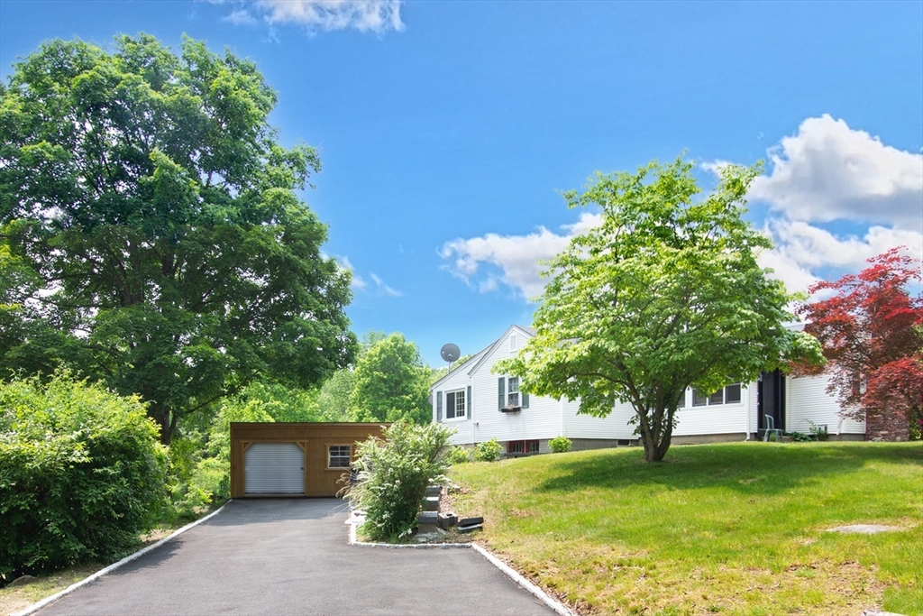 Belchertown, Massachusetts 01007, United States, 3 Bedrooms Bedrooms, ,2 BathroomsBathrooms,Residential,Pending,183221