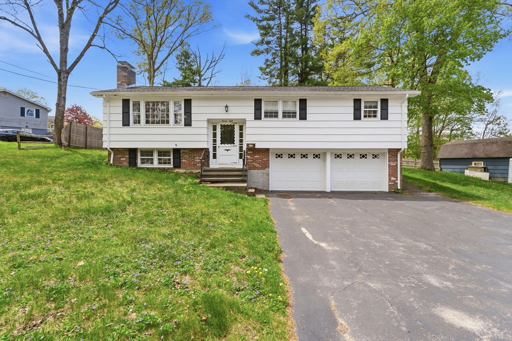 28 Mayflower Cir, Leicester, MA Photo #3