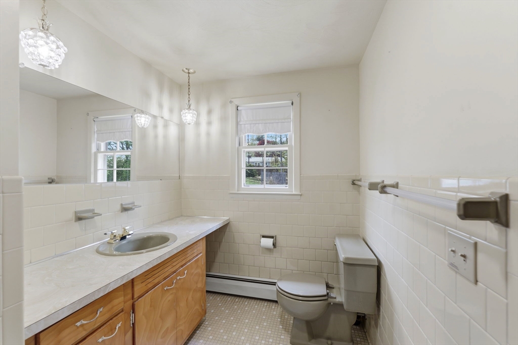 28 Mayflower Cir, Leicester, MA Photo #25