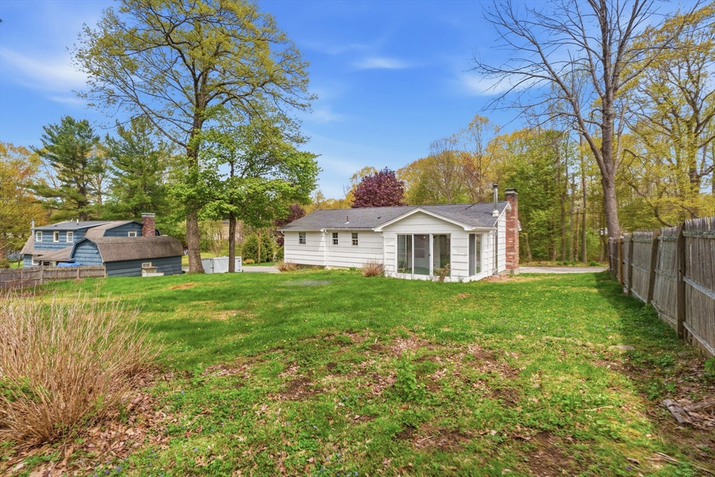 28 Mayflower Cir, Leicester, MA Photo #2