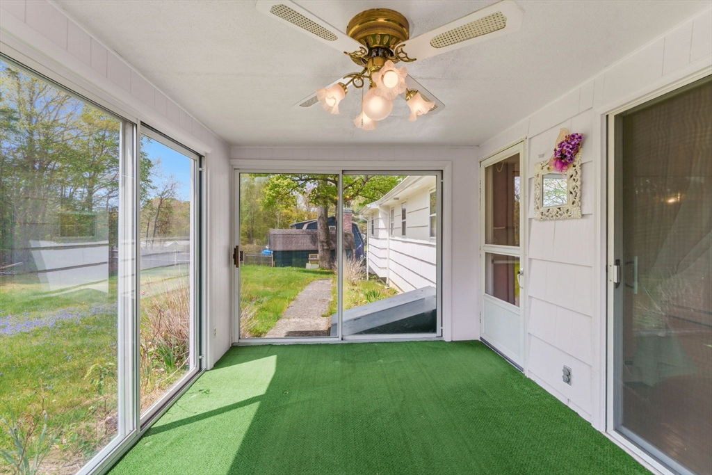 28 Mayflower Cir, Leicester, MA Photo #13