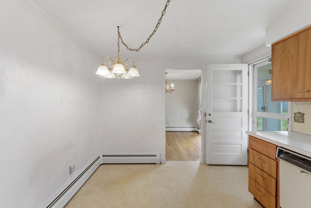28 Mayflower Cir, Leicester, MA Photo #17
