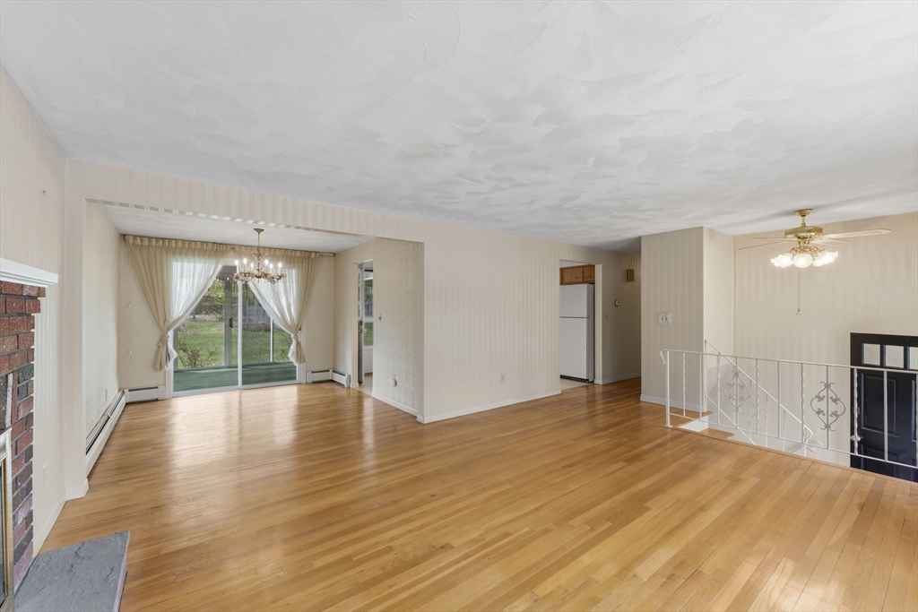 28 Mayflower Cir, Leicester, MA Photo #10