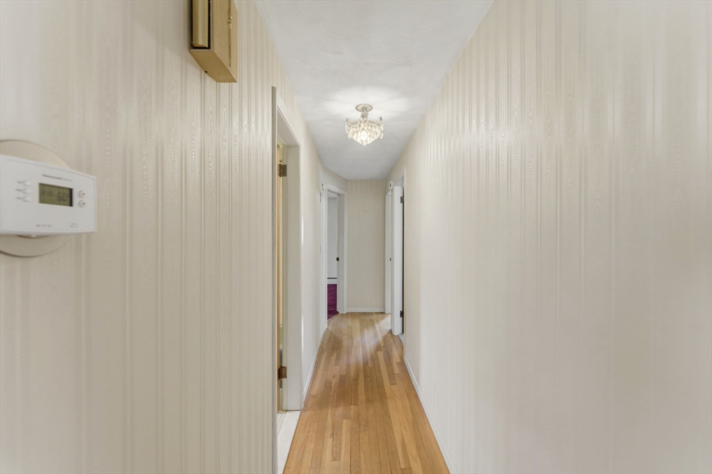 28 Mayflower Cir, Leicester, MA Photo #18