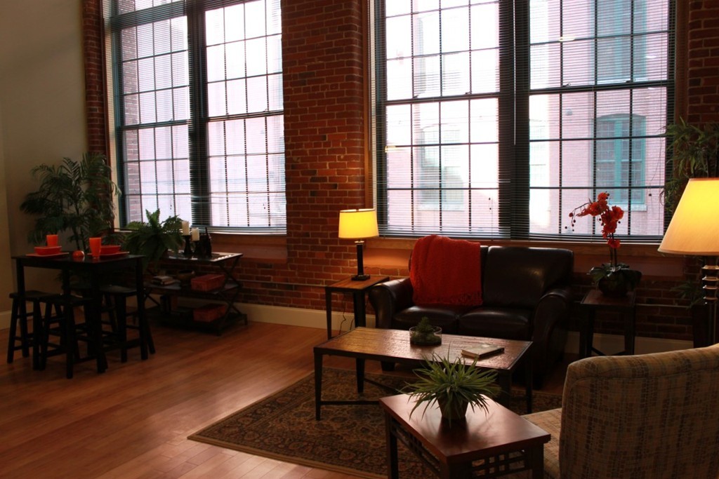 300 Canal Street 8-404