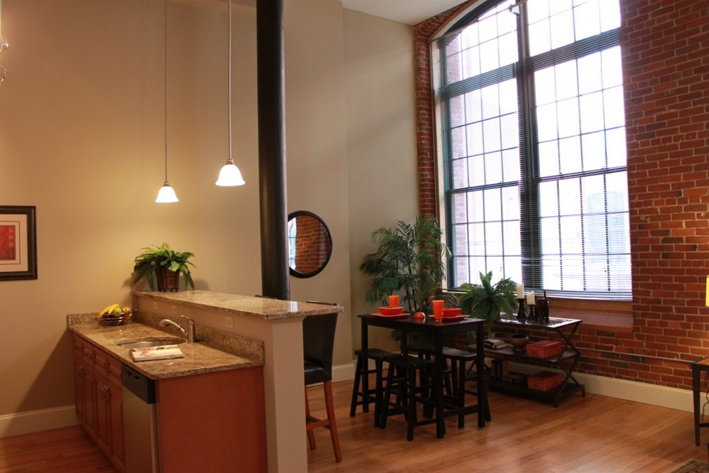 300 Canal Street 8-404