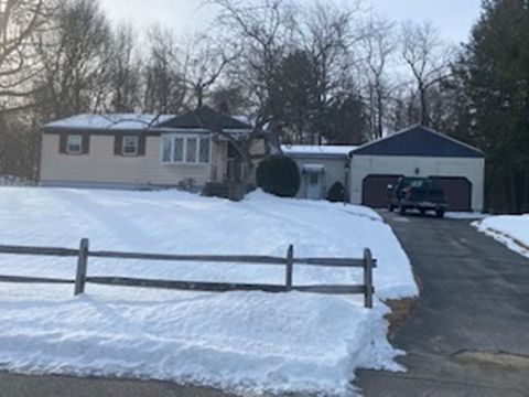 64 Pleasant Ter Leominster MA 01453