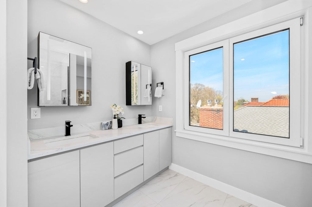 444 Lowell Ave # 444, Newton, MA, 02460, USA, 4 Bedrooms Bedrooms, ,5 BathroomsBathrooms,Condo,Active,444 Lowell Ave # 444,73509271